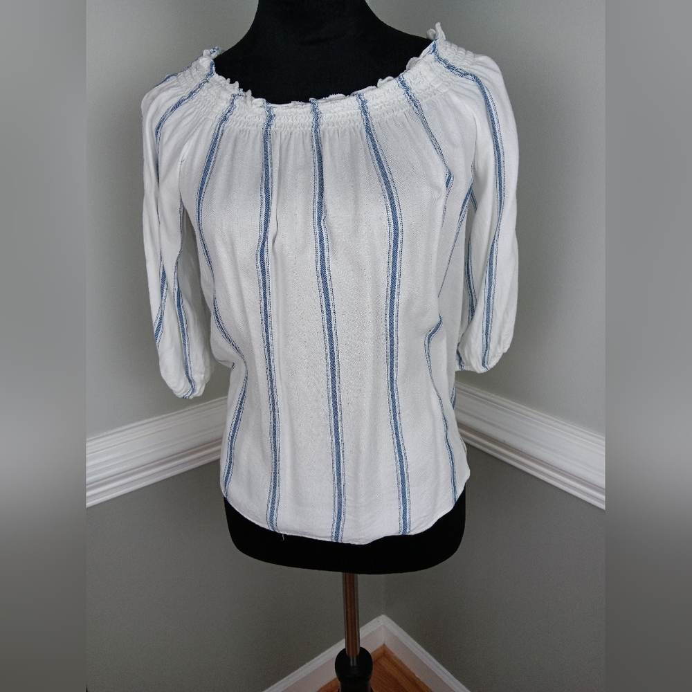 Loose fitting, slit sleeved, rounded neckline blouse - Picture 2 of 8